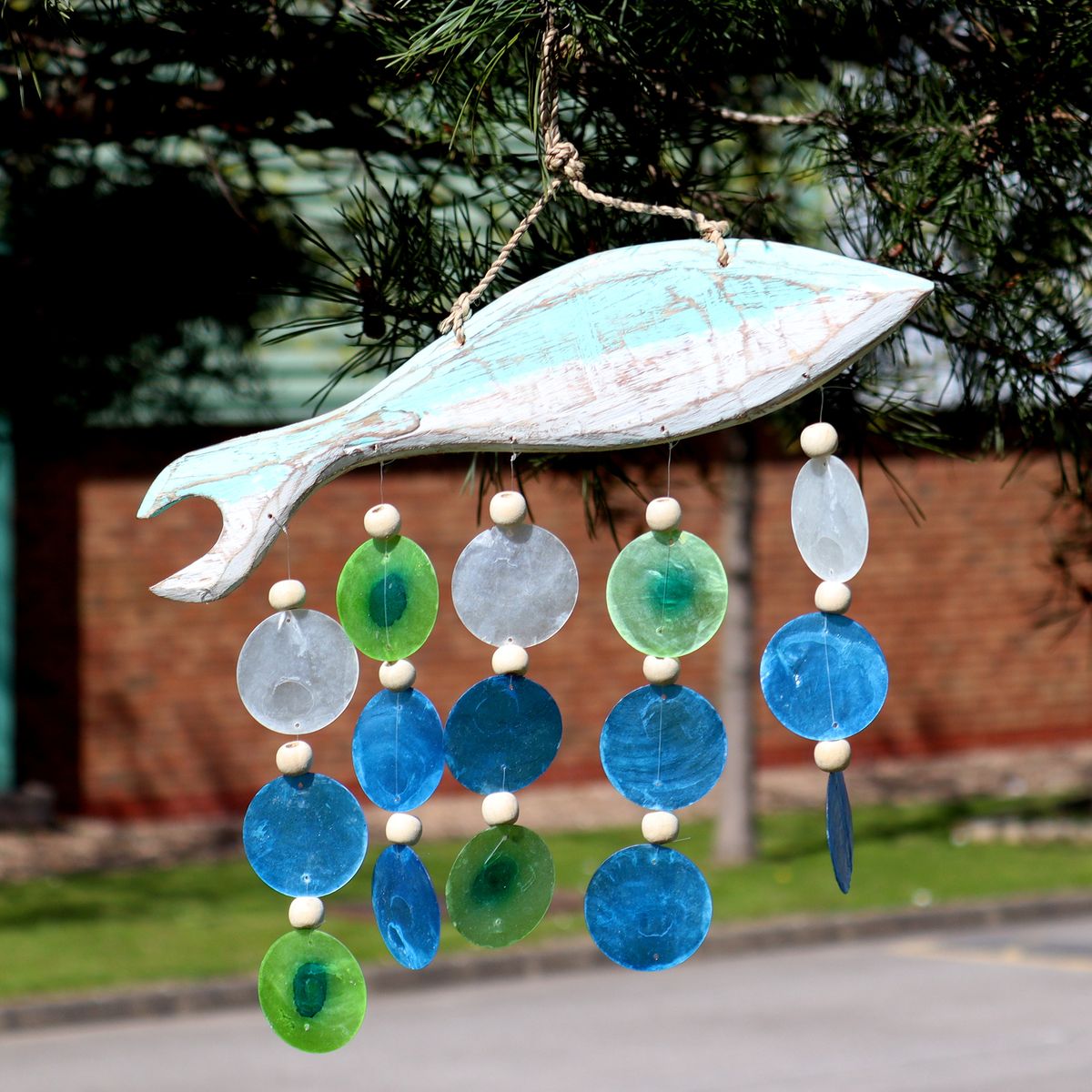 Escultura de Peixe em Azul-claro e Gota