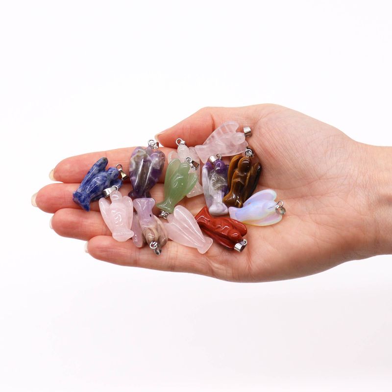 Pendentifs mini anges en pierre précieuse (12 assortis)