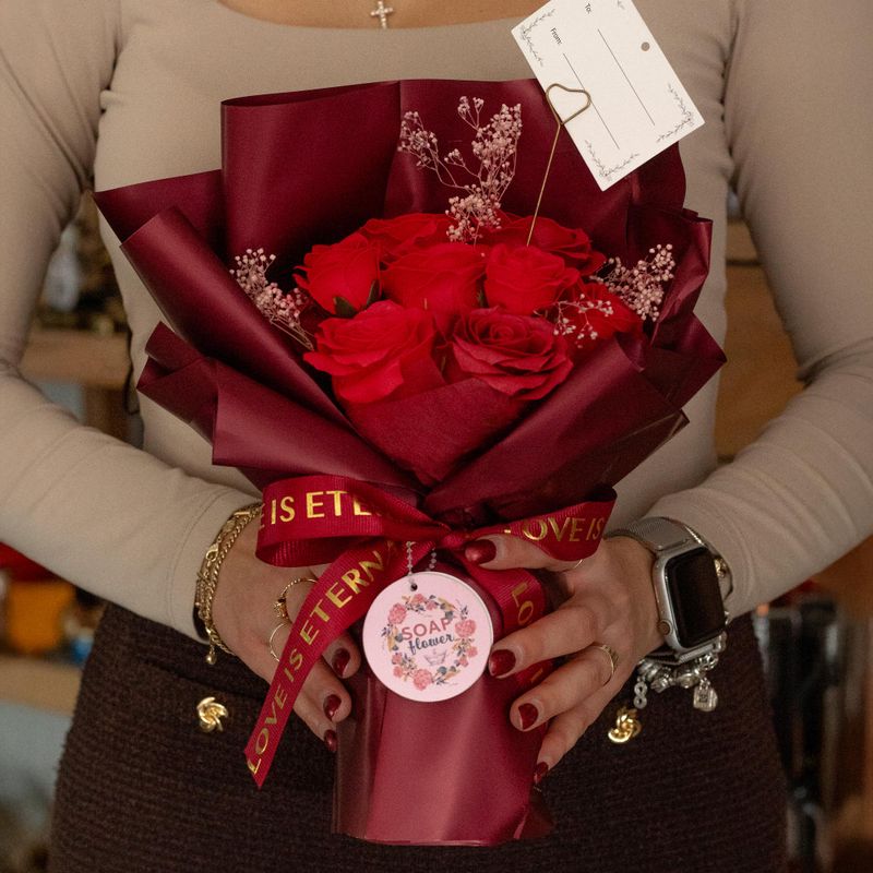 Ramo Grande de Rosas Vermelhas – O Amor é Eterno – Cartão de Presente
