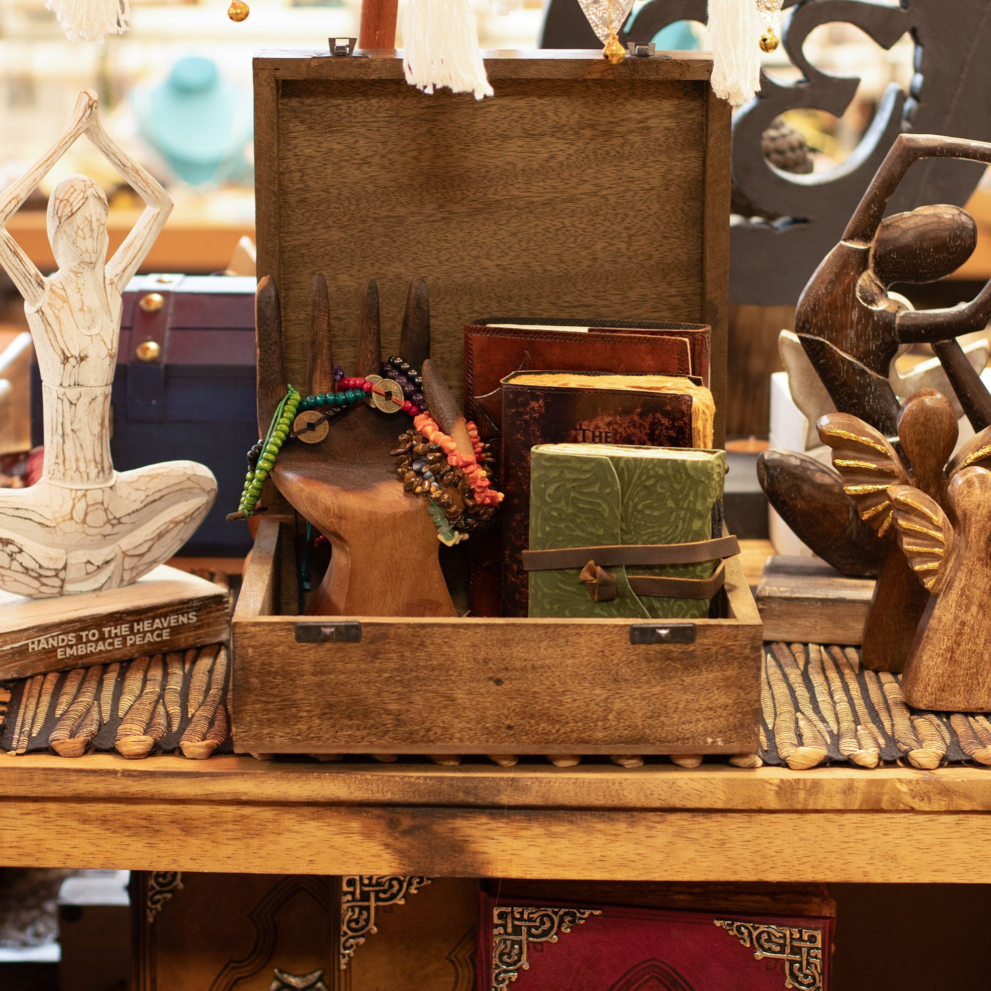 Extra Stor Ask i Mangoträ  - Månfasgudinna