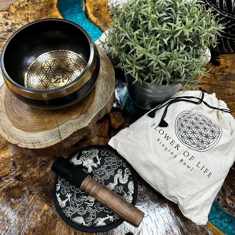Coffret Cadeau Bol Chantant Battu et Gravé à la Main - 14cm - Fleur de Vie