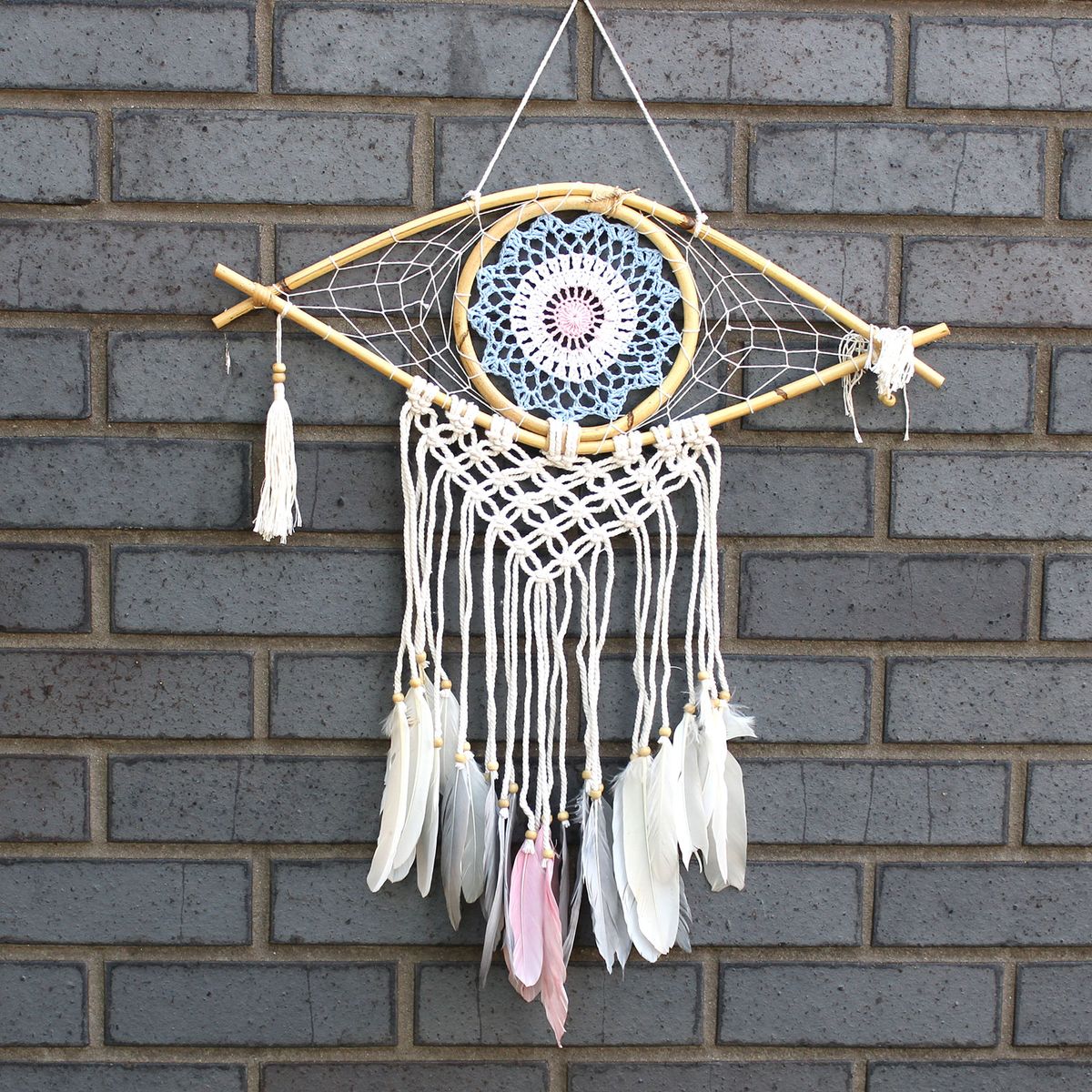 Apanha-sonhos - Médio Macramé Olho Azul / Branco / Rosa