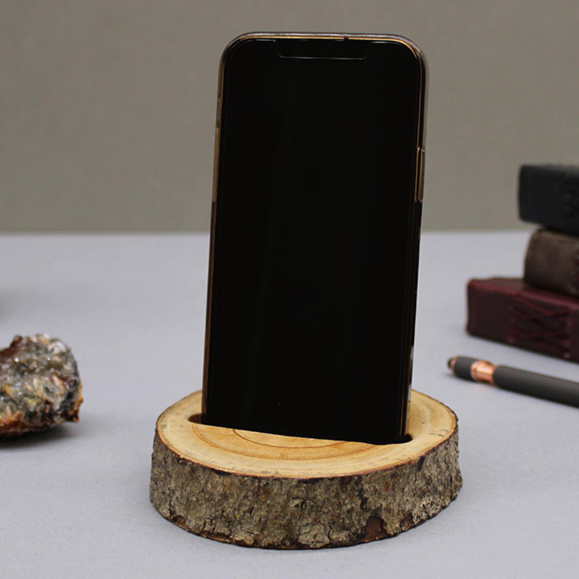 Telefonhalter aus Gamal-Holz