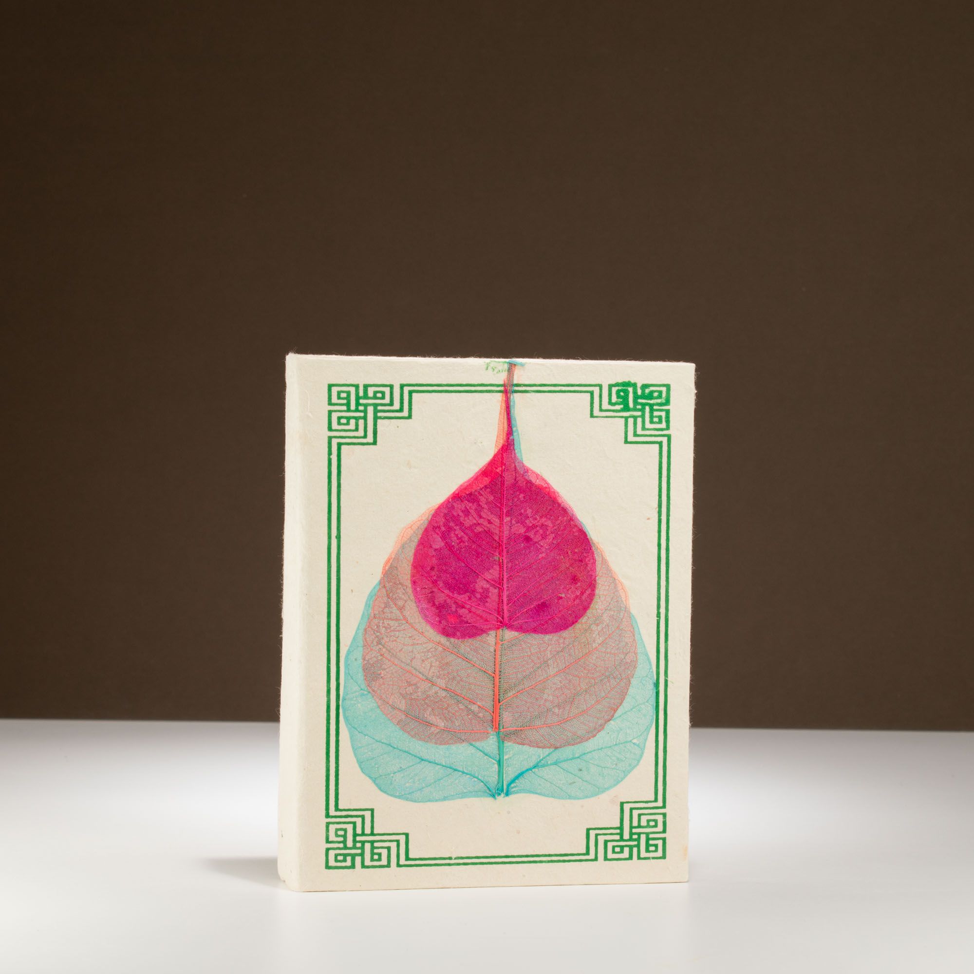 Medelstor Lokta Anteckningsbok med Bodhi-löv (15x12cm) - 45 Blad (Blandat)