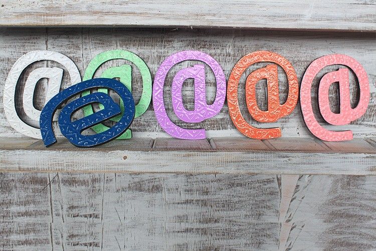 Symbole multi couleurs - Couleurs assorties -Symbole "@"  - 15cm
