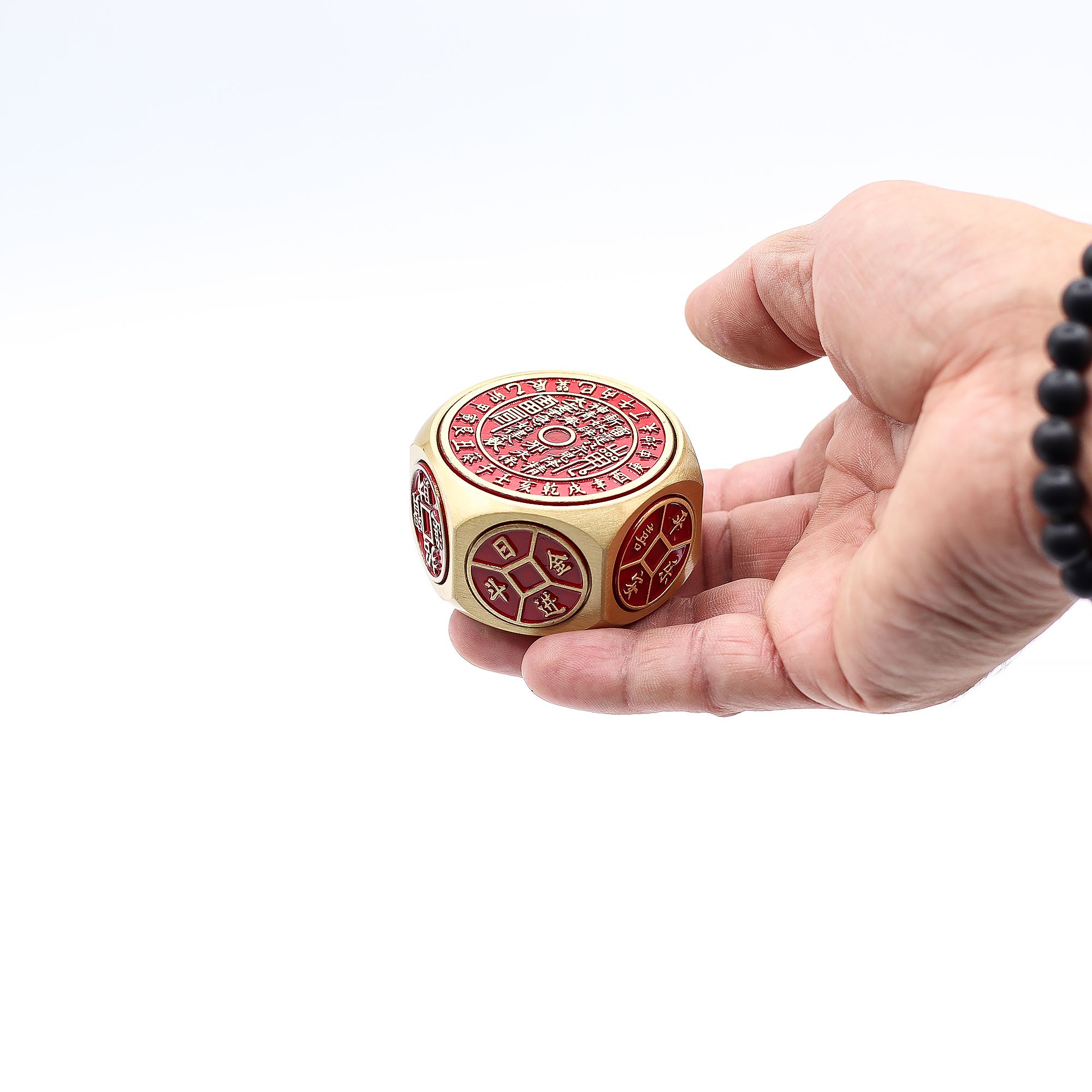 Feng Shui Sudbina – Crveni Kalendar i Kocka s Novčićima – Odabir Sretnog Datuma