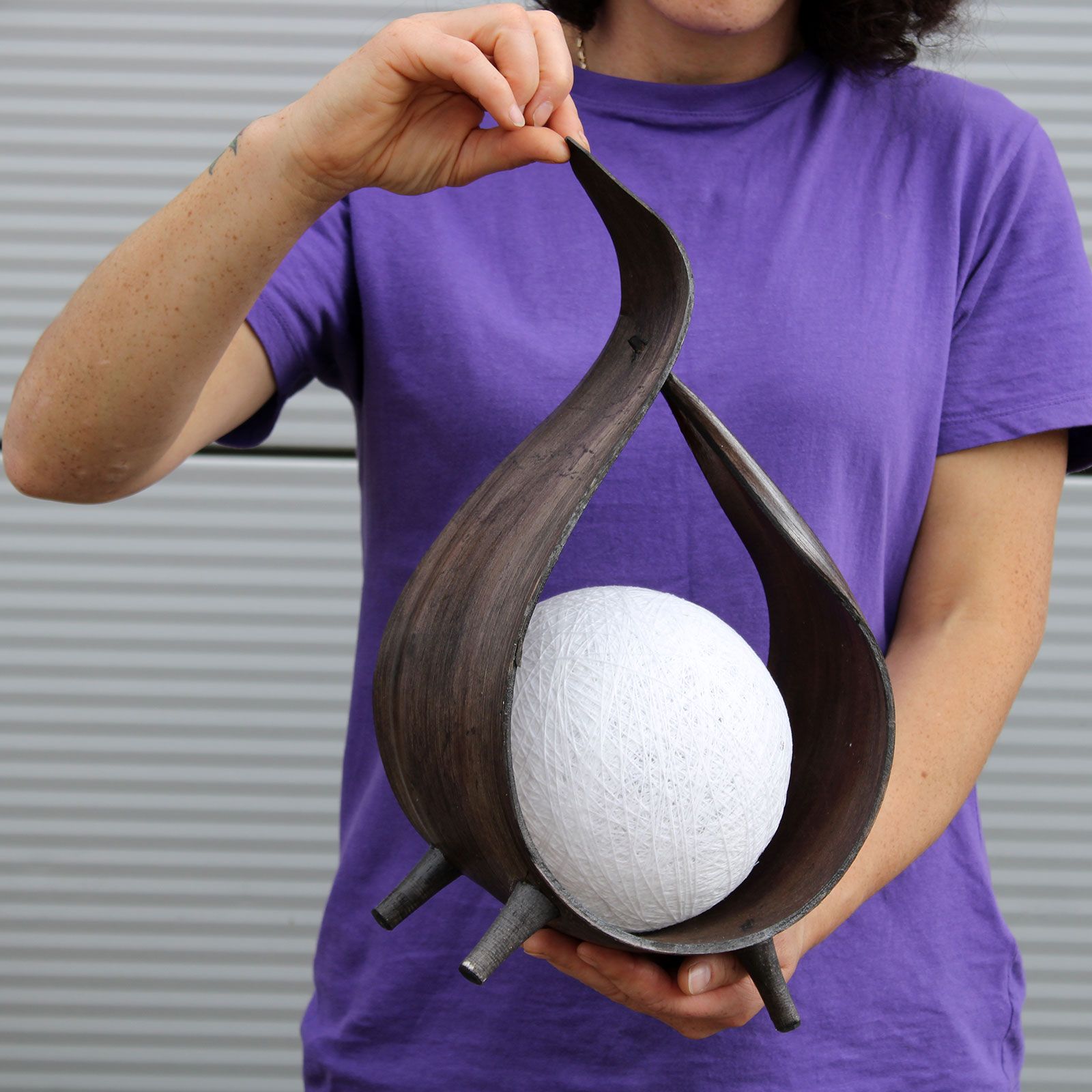 Lampe Naturelle en Noix de Coco - Enveloppe Torsion Chocolat
