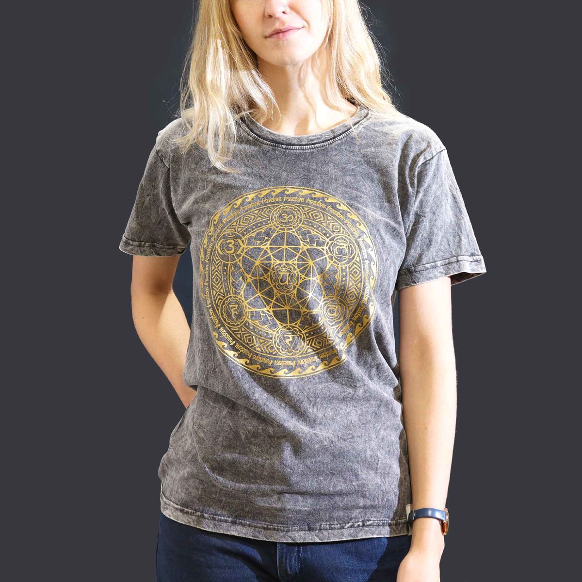 Camiseta Nomad Sari Tamanho P - Chakra - Cinza escuro