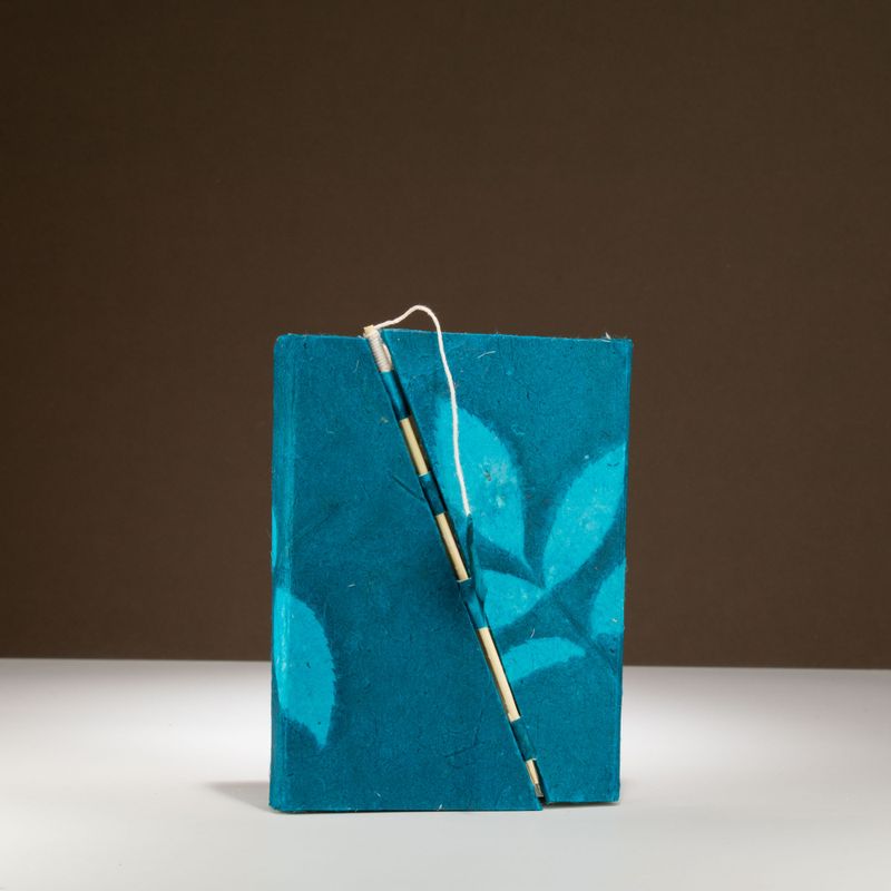 Med Lokta Bold Floral Bamboo Lock Notebook (15x12cm) - 45 leafs - Midnight Blue