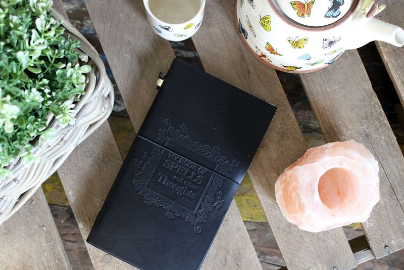 Carnet en Cuir - Mon livres d'incantations  - Noir