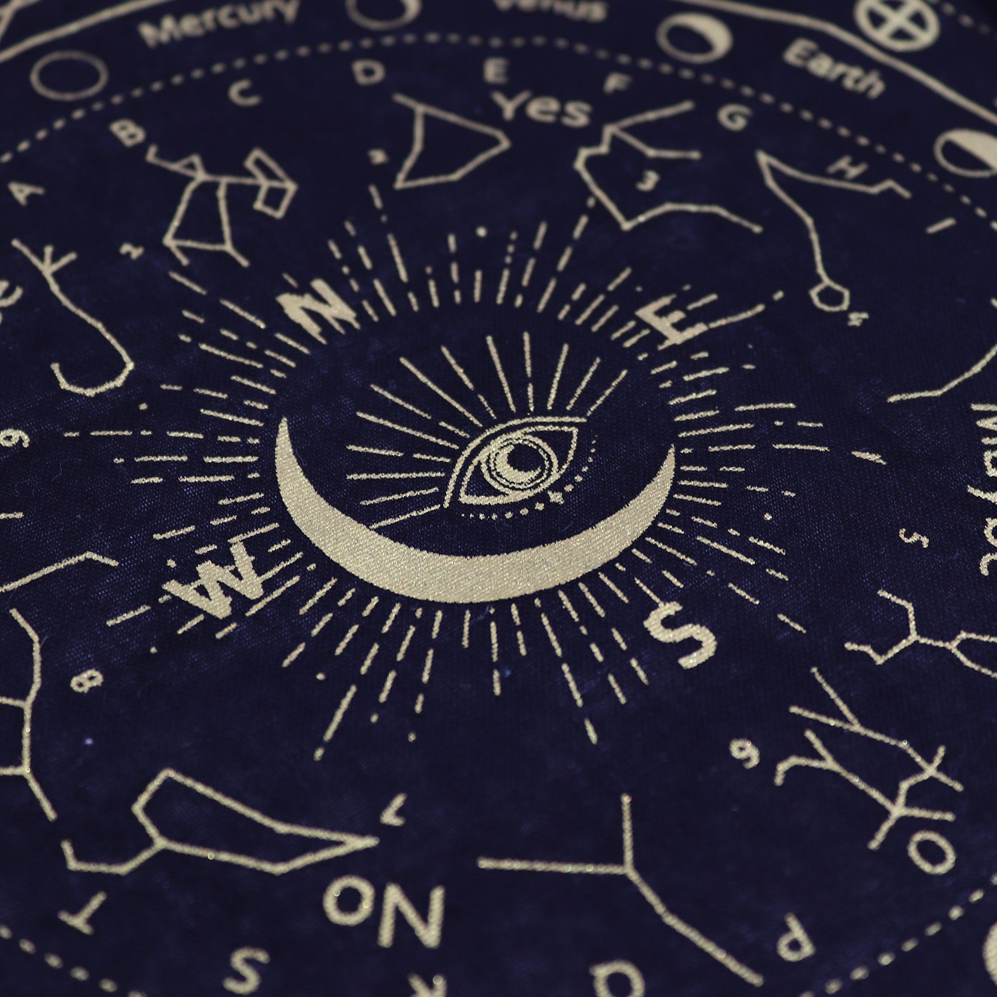 Svevideće oko - tkanina za proricanje s viskom - crna & zlatna