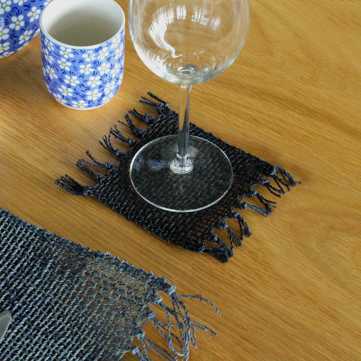 Conjunto de 4 bases para copos com franjas - Preto