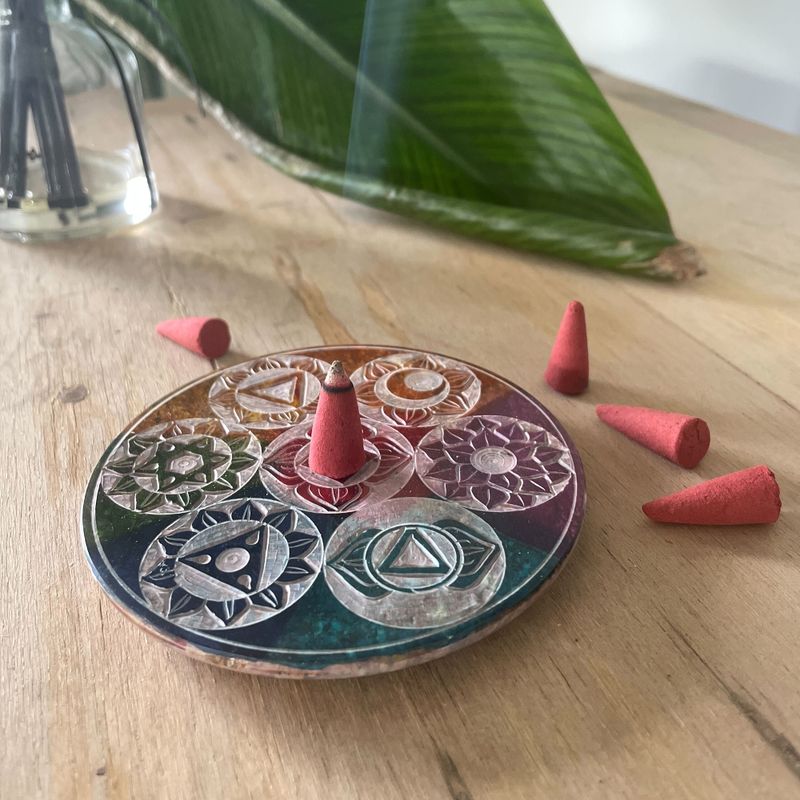 Porte-Encens Disque en Stéatite 10 cm - Sept Chakras