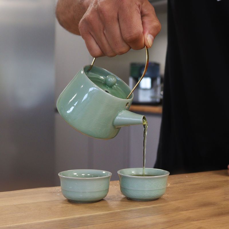 Ensemble de théière en jade aux herbes - Pot et deux tasses