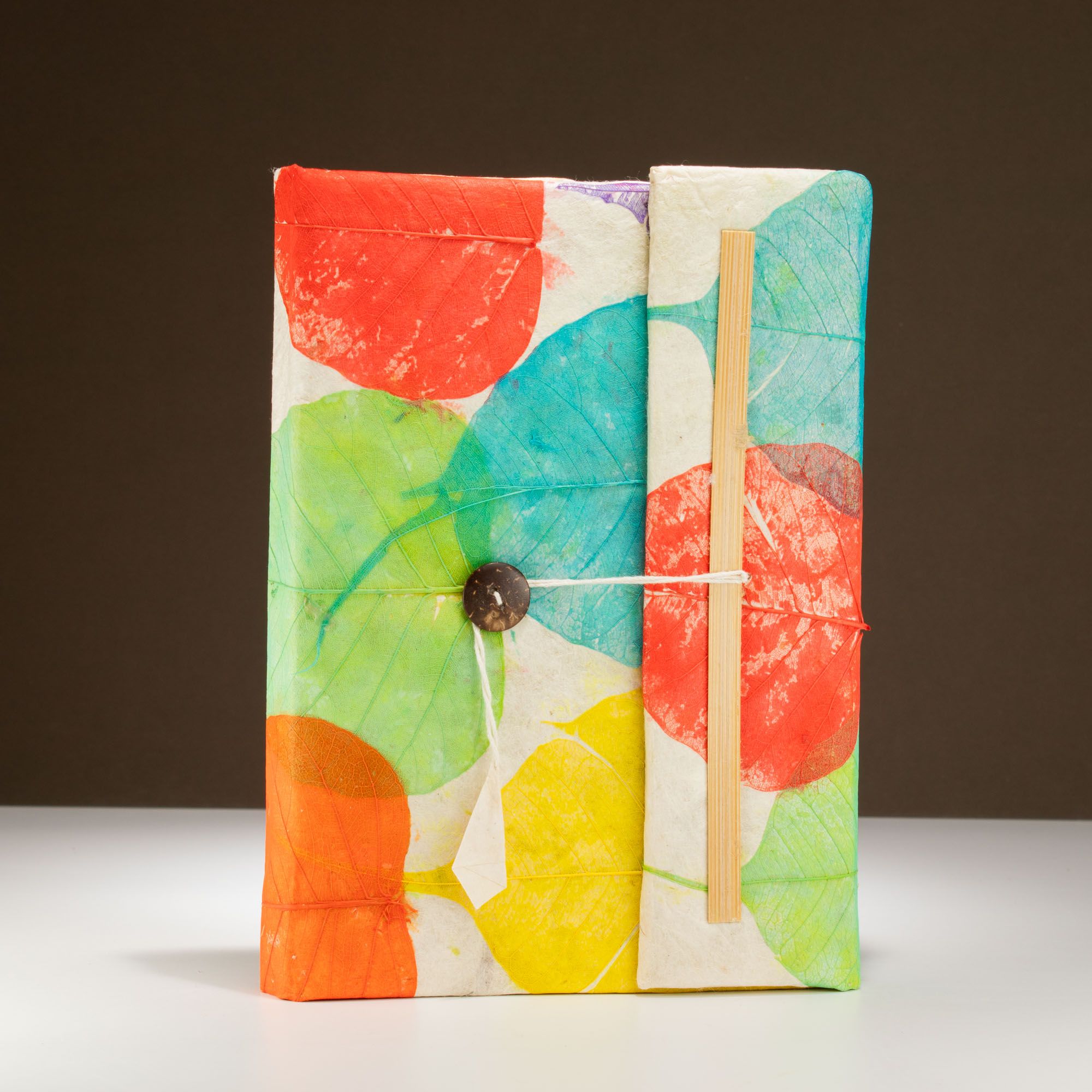 Stor Lokta Anteckningsbok med Färgglada Löv (21x15cm) - 45 Blad