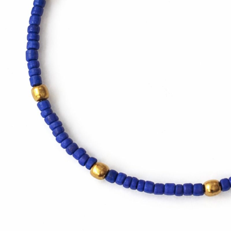 Feines nepalesisches Fußkettchen mit Lapislazuli- und Messingperlenverzierung - (22 cm)