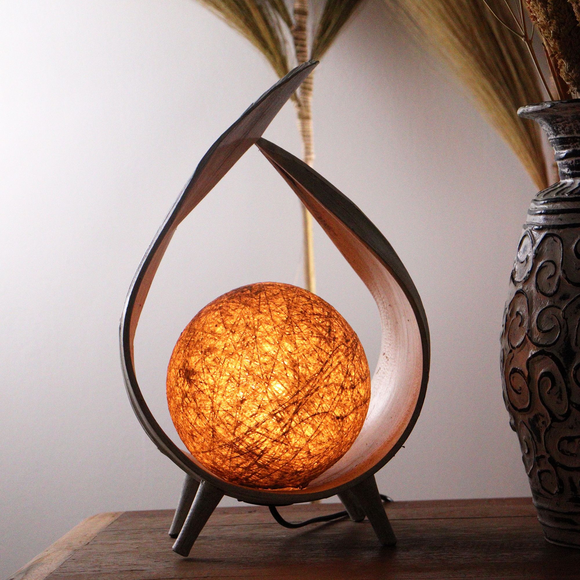 Lampe Naturelle en Noix de Coco - Enveloppe Blanchie