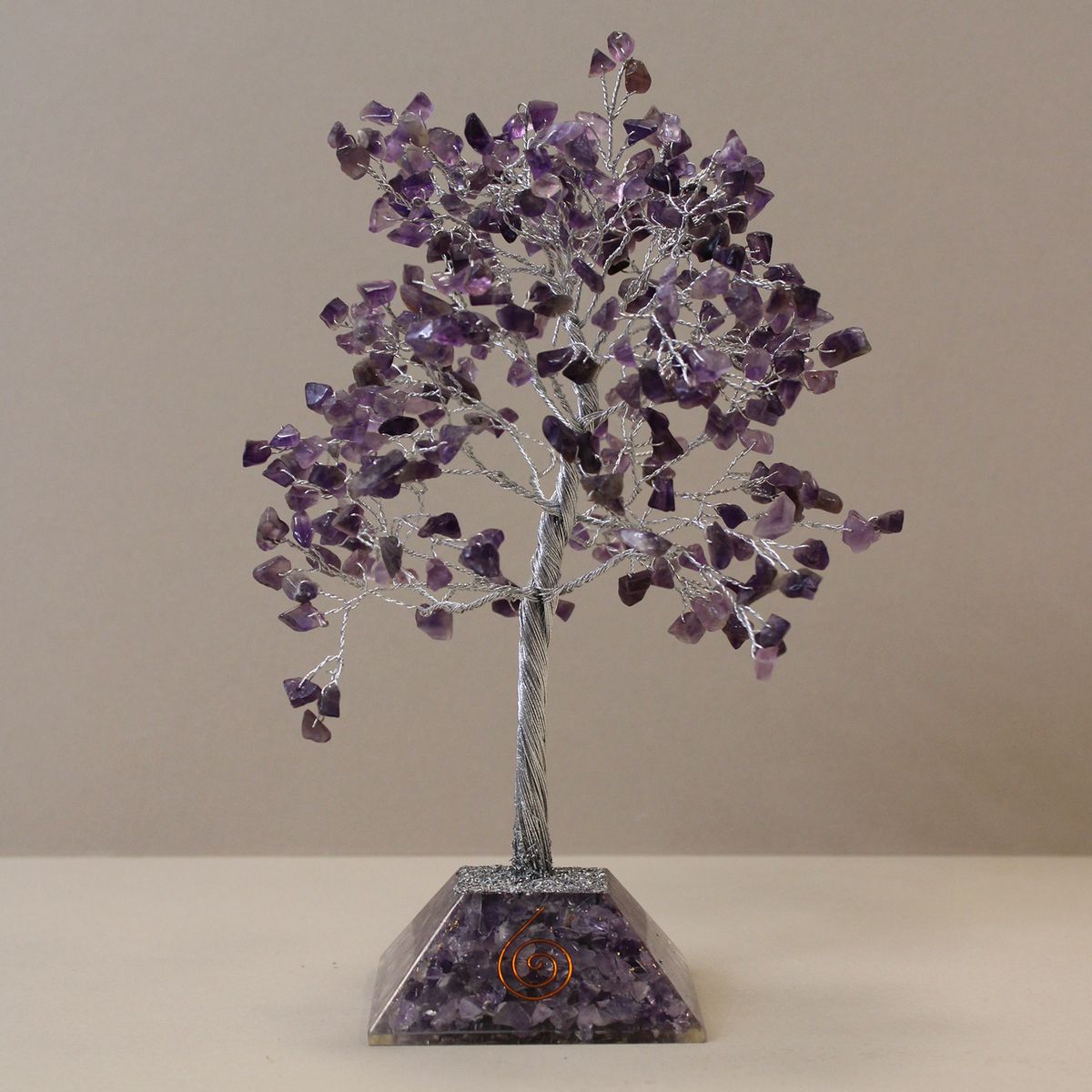 Edelsteinbaum mit Orgonitbasis