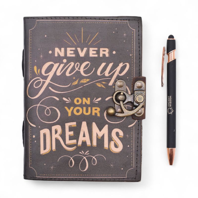 Шкіряний Блокнот "Never Give Up On Your Dreams" - 200 Сторінок 18х13 см