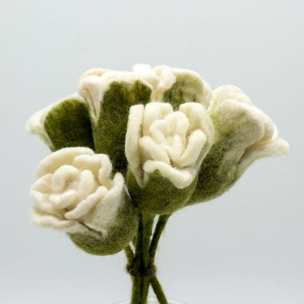 Fleurs en Feutrine - Roses Blanches