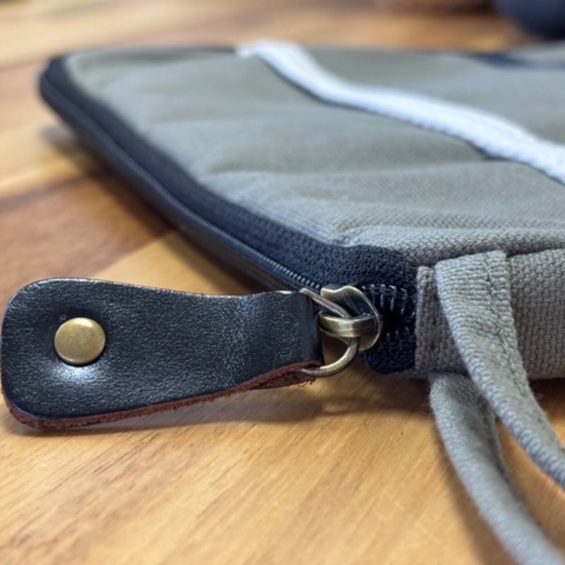 Pochette pour tablette en toile- Olive