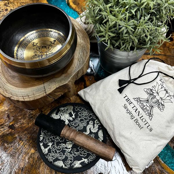 Coffret Cadeau Bol Chantant Battu et Gravé à la Main - 14cm - Fleur de Lotus