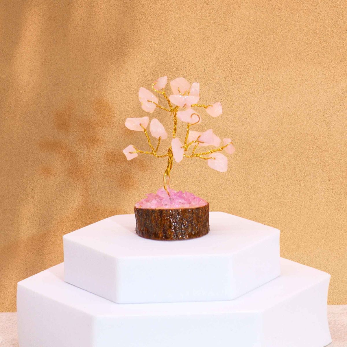 Mini árvore de pedras preciosas sobre base de madeira - Quartzo rosa (15 pedras)