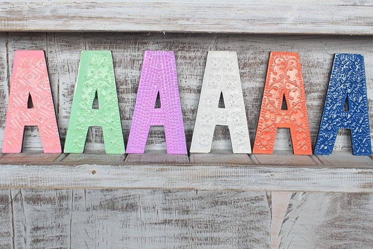 Lettres multi couleurs - Couleurs assorties -Lettre "A"  - 15cm