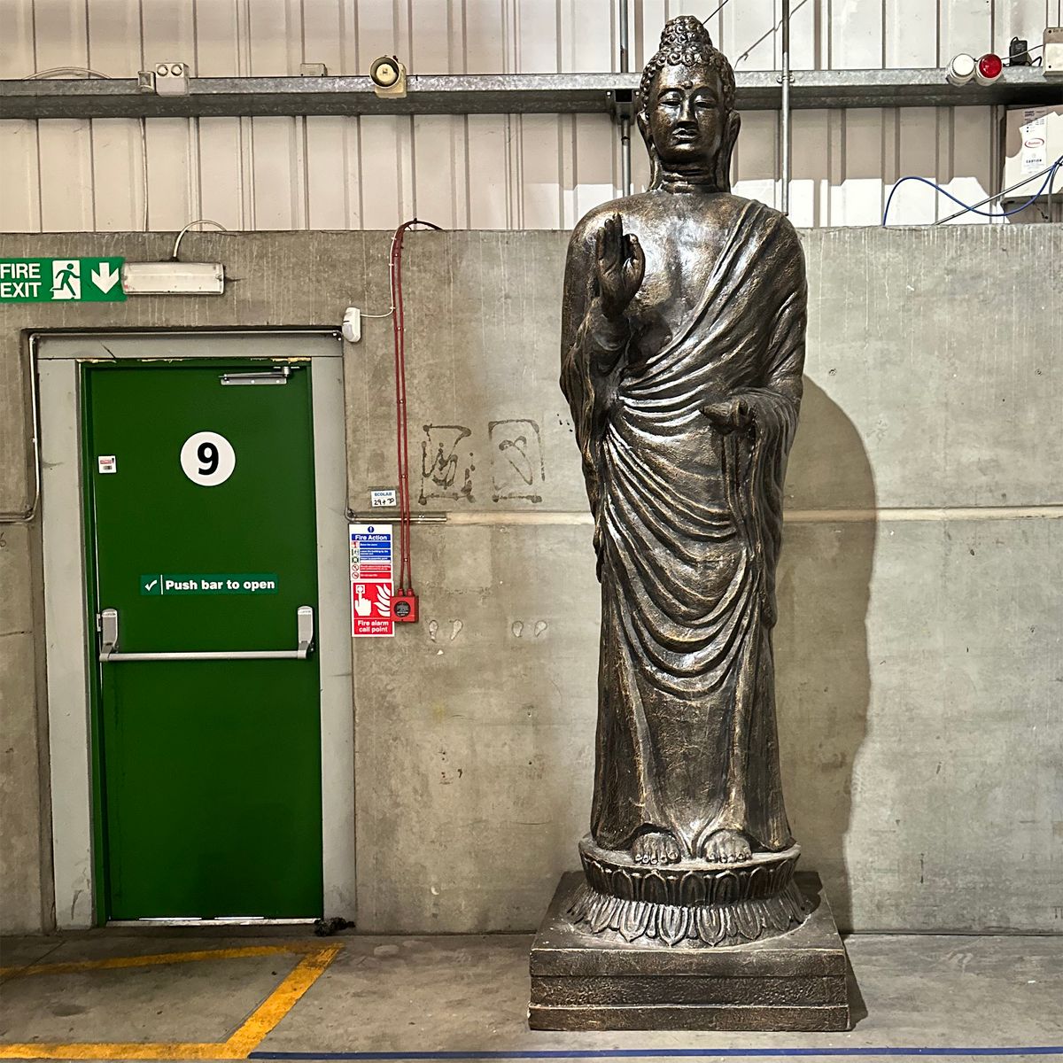 Estátua alta de Buda em pé em ouro antigo - 3 m de altura