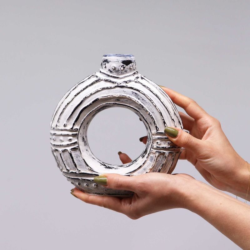 Kulatá Váza ve Tvaru Donutu - Krémová 18cm