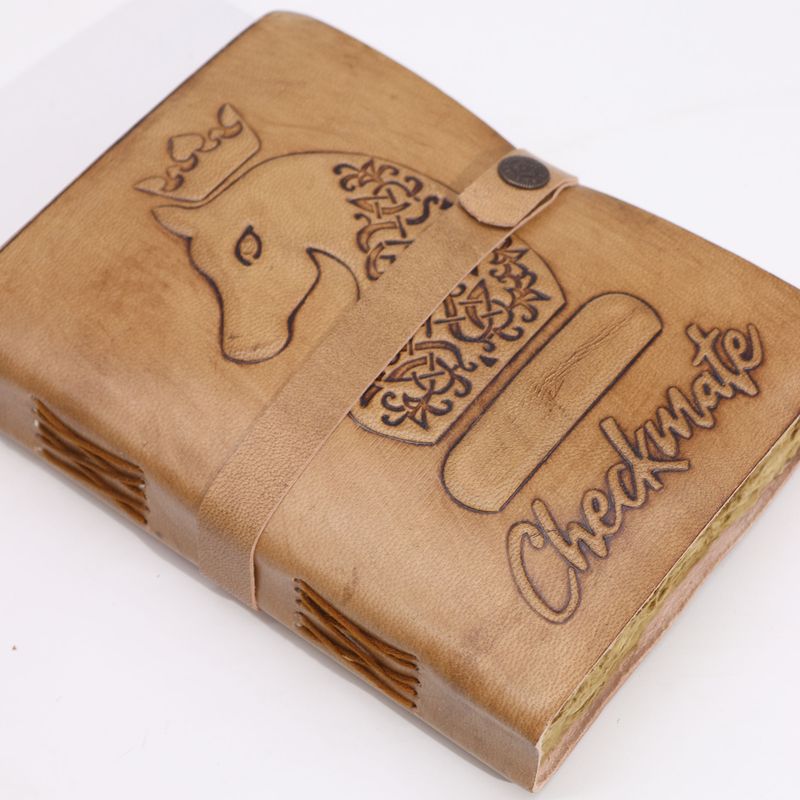 Checkmate книга - светло кафява - 200 страници с неравни краища - 20x15 см