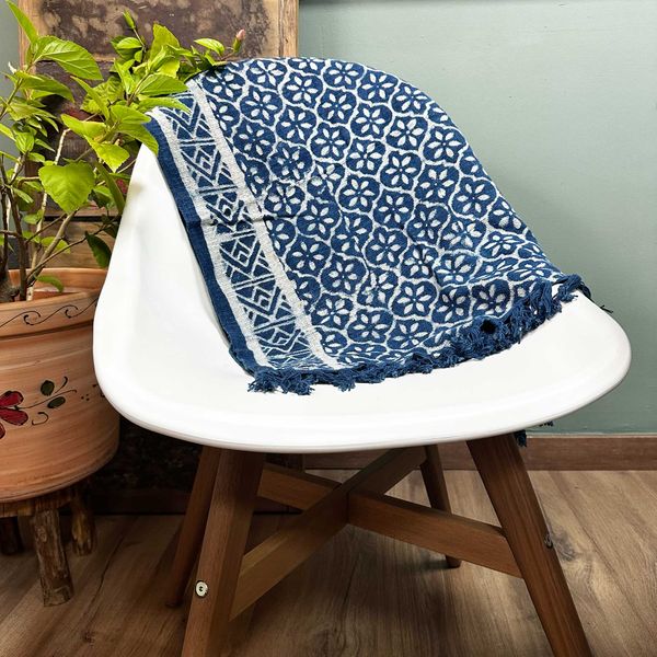Caminho de Mesa Indigo Feito À Mão – 170×60 cm – Azulejos Madjid