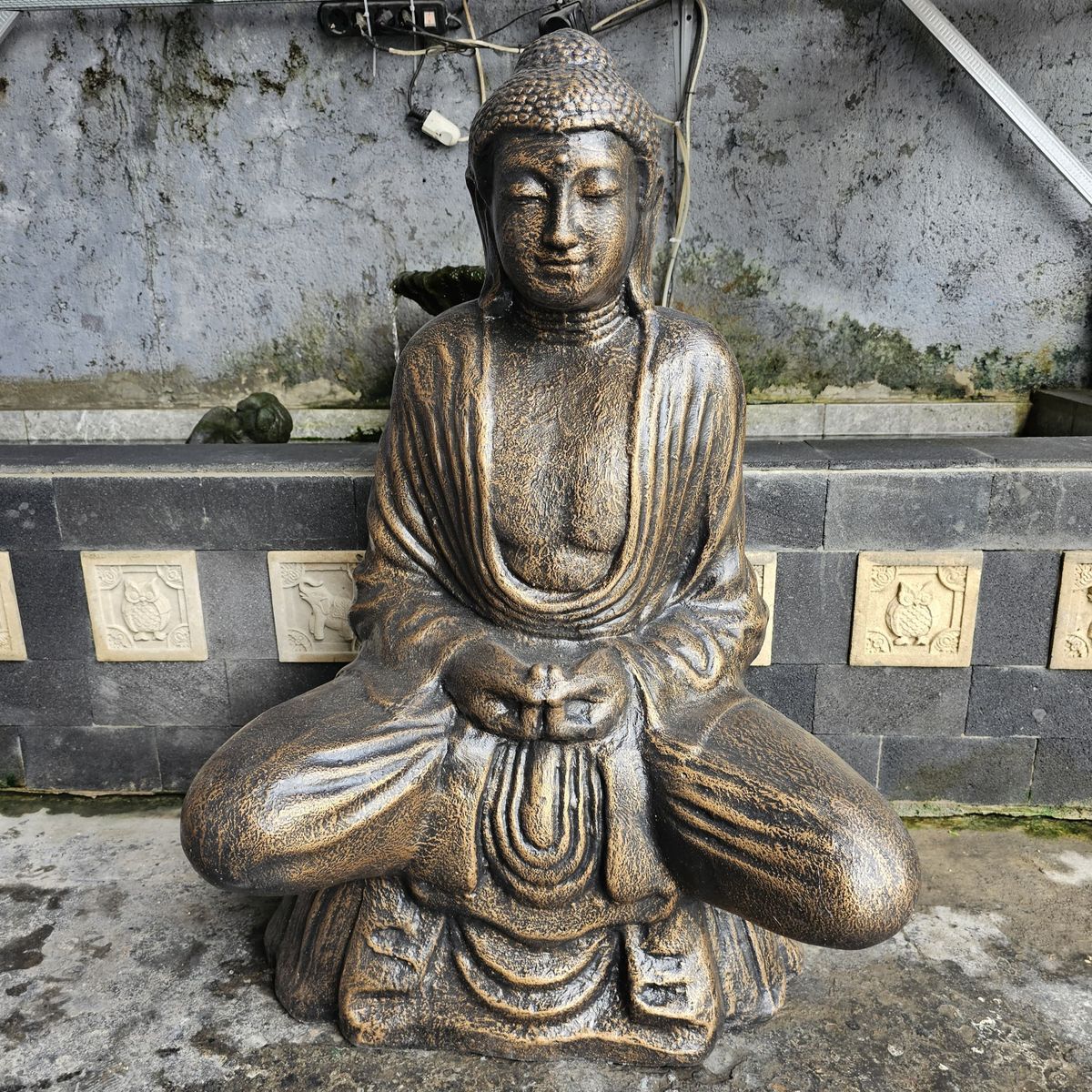 Grande Buda tailandês em ouro antigo - 0,96 m