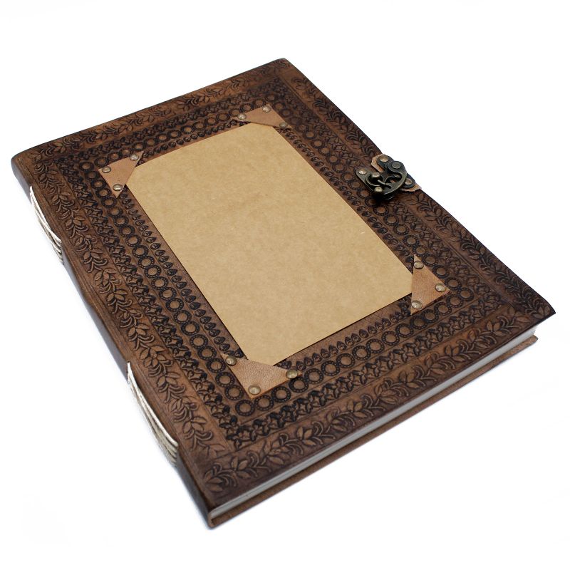 Голяма персонализируема кожена книга за гости 10x13" (200 страници)