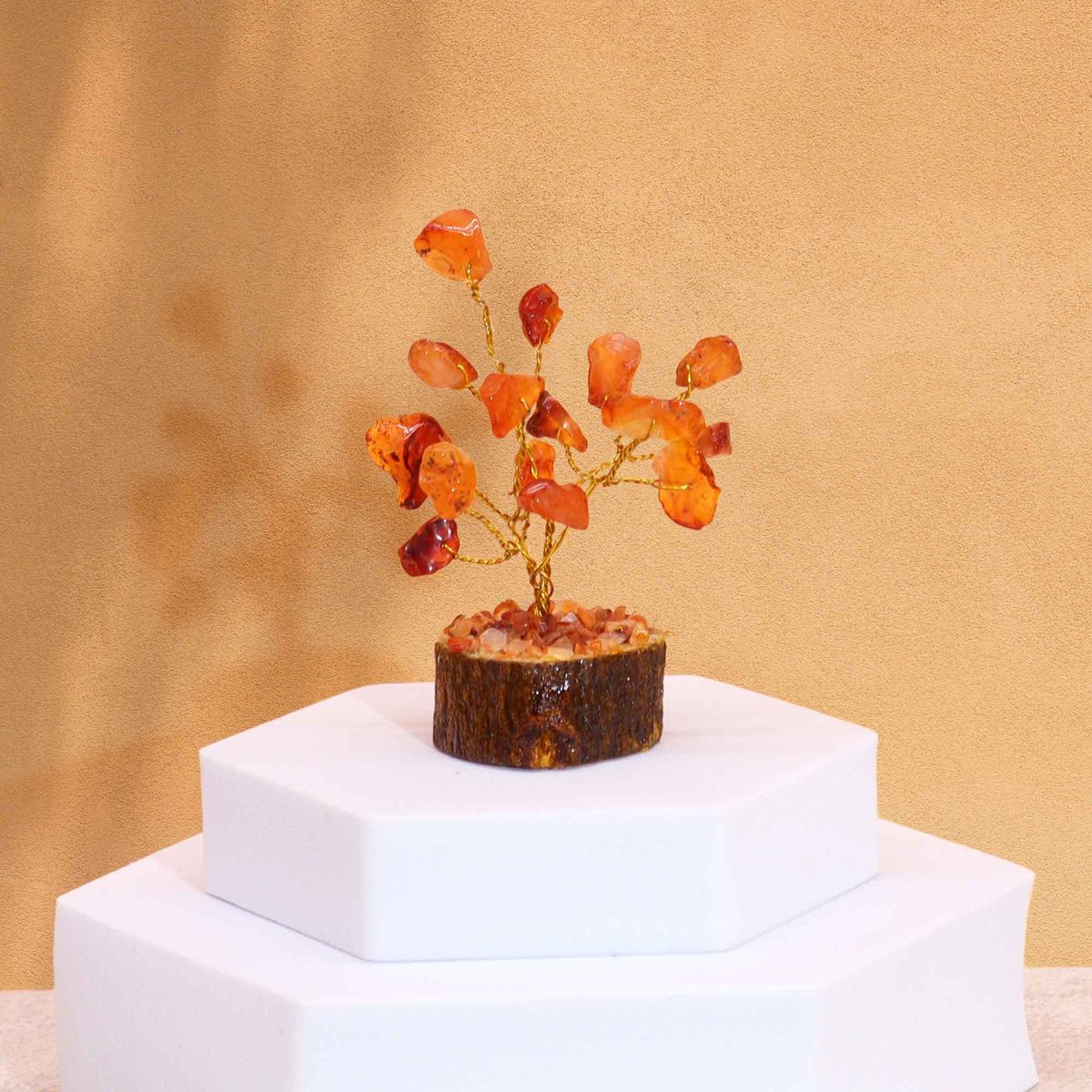 Mini árvore de pedras preciosas com base em madeira - Cornalina (15 pedras)