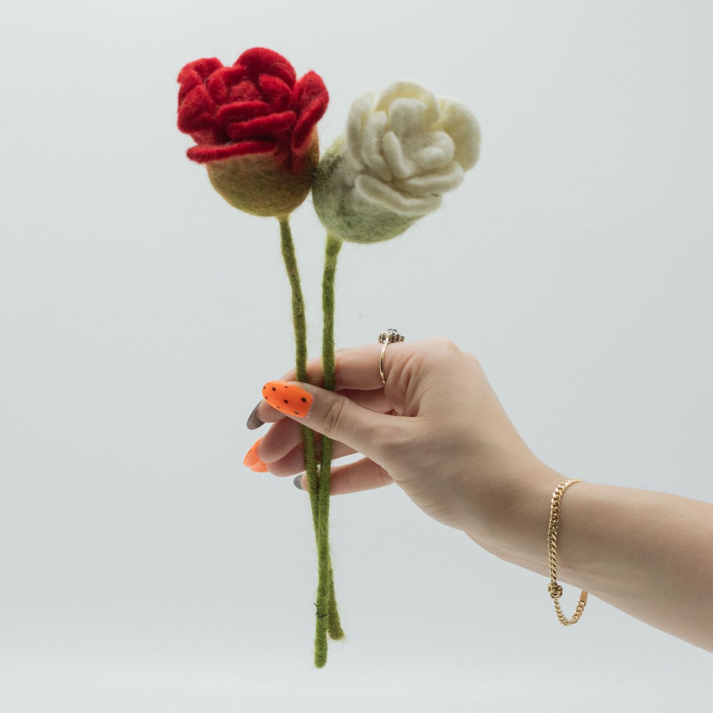Fleurs en feutre décoratives