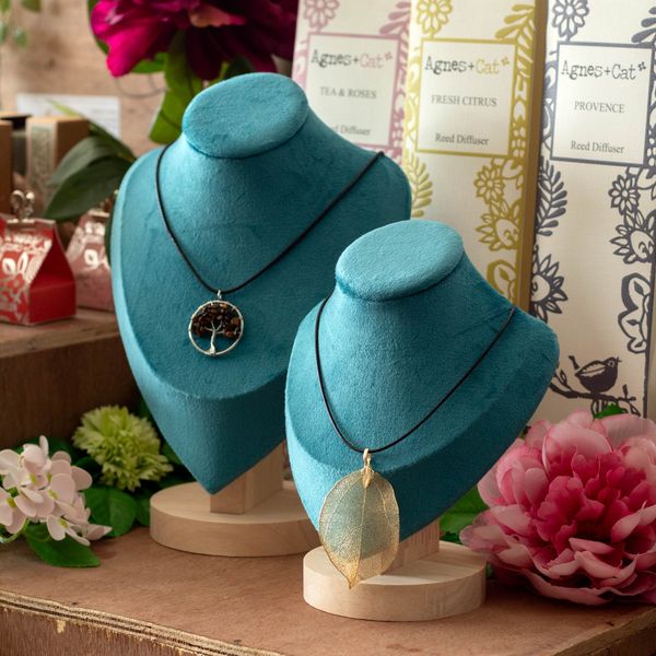 Présentoirs de colliers et accessoires en velours