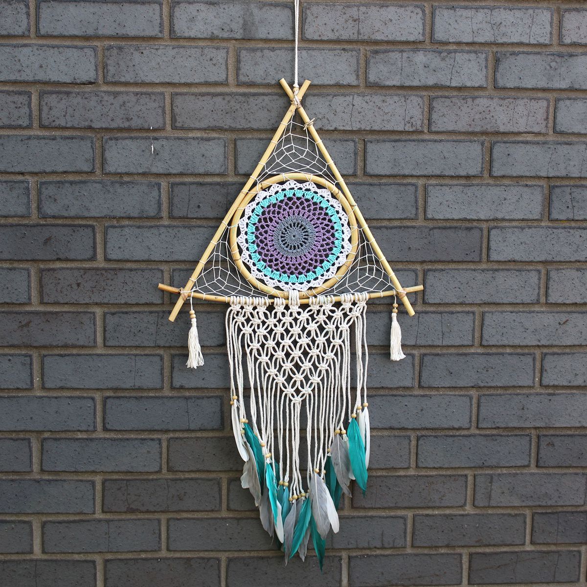 Apanha-sonhos - Grande Macramé Pirâmide Branco/Turquesa