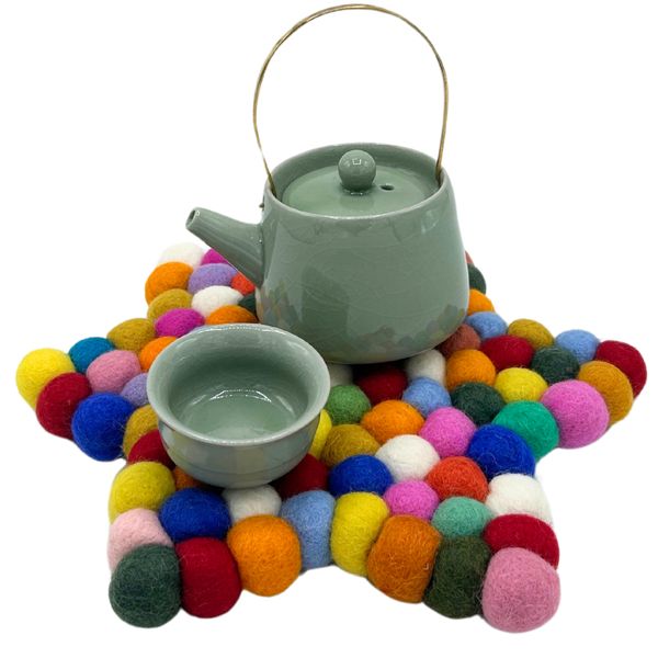 Centre de table Etoile en Boules de Feutre – 38x18 cm Multicolores