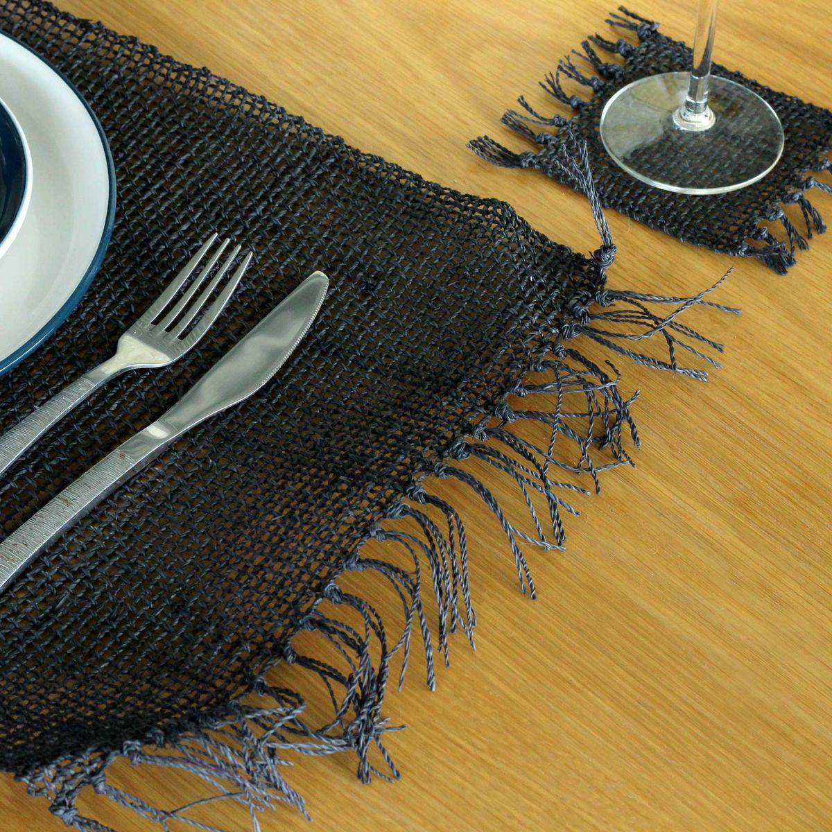 Toalha de Mesa Individual com Franjas de Alga Marinha – Preto