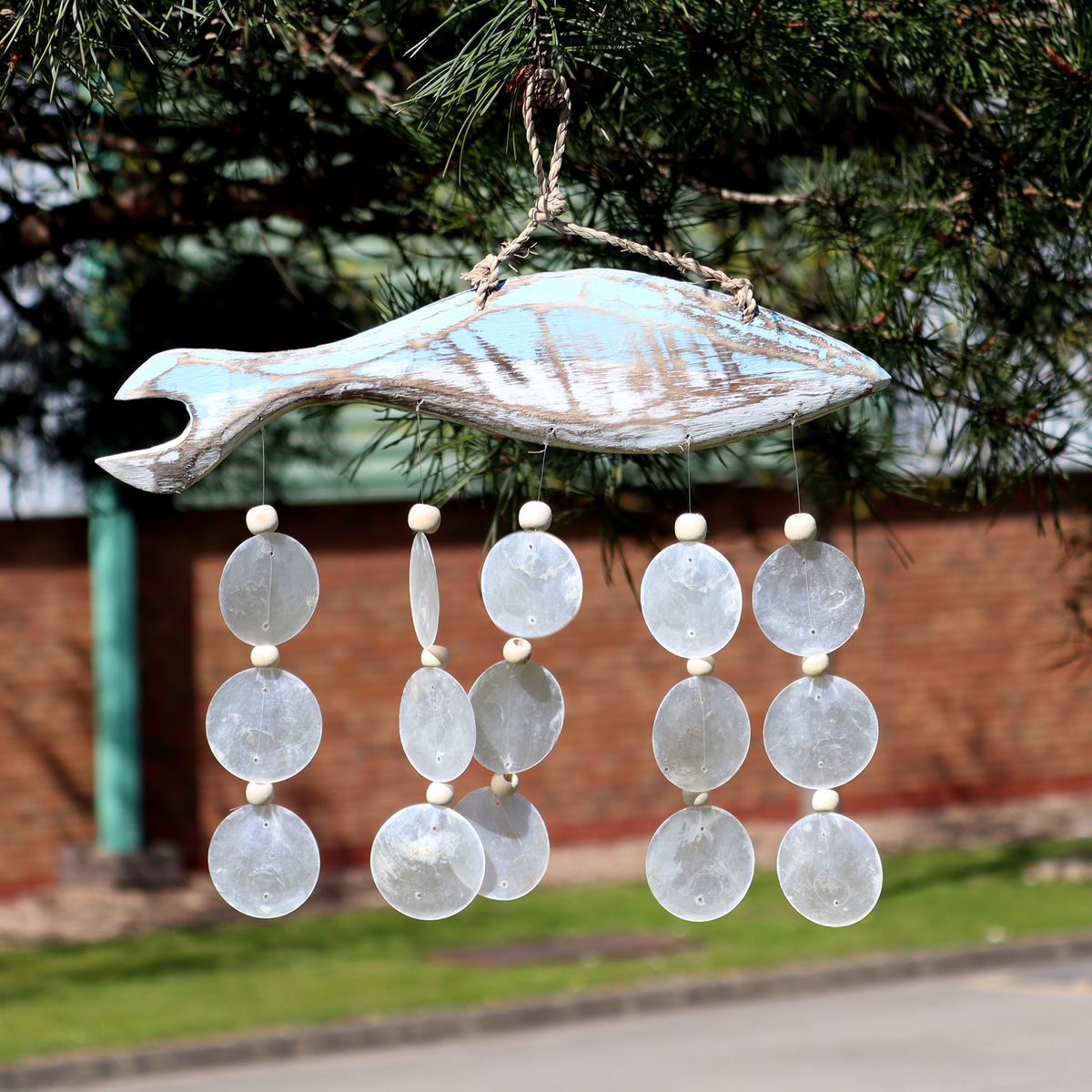 Escultura de Peixe em Azul Deslavado e Gota Natural