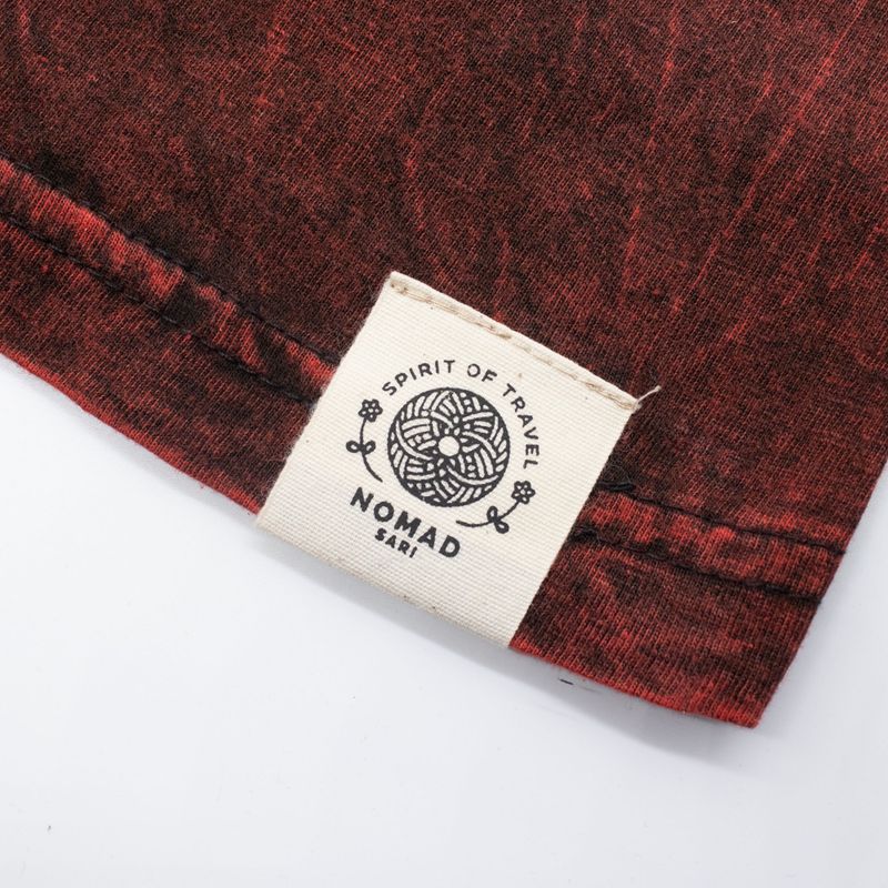 Nomad Sari Camiseta de algodón lavado a piedra - Mandala de Dragón - Granate - Mediano