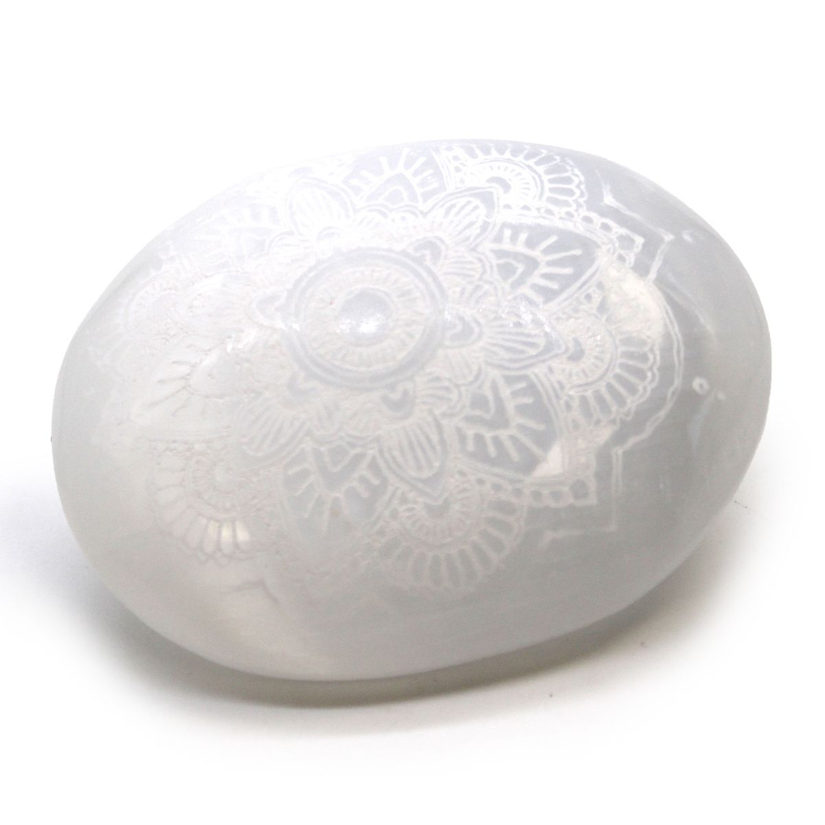 Pedra de selenita em formato de palma - Mandala gravada