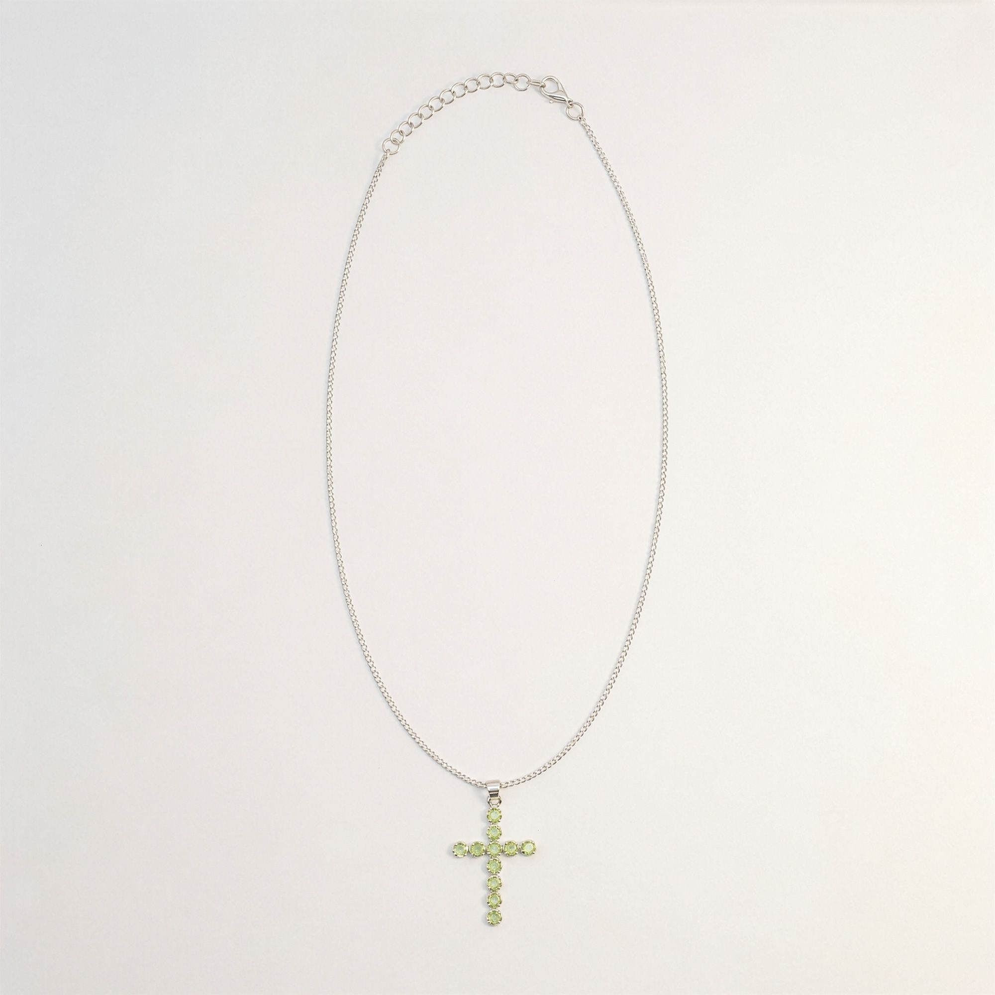 Colgante devocional indio - plateado (cadena de 45 cm) - crucifijo de peridoto