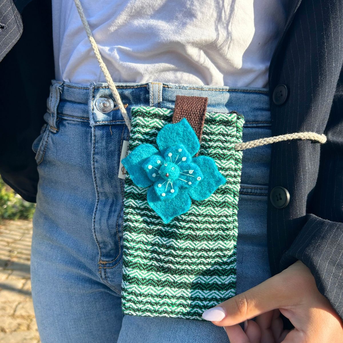 Bolsa porta-telemóvel com riscas verdes - Decorada com flores