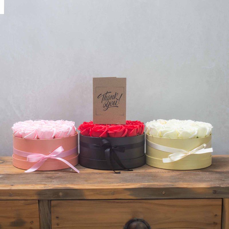 Coffret Cadeau de Fleurs de Savon - 9 Roses Roses - Carré