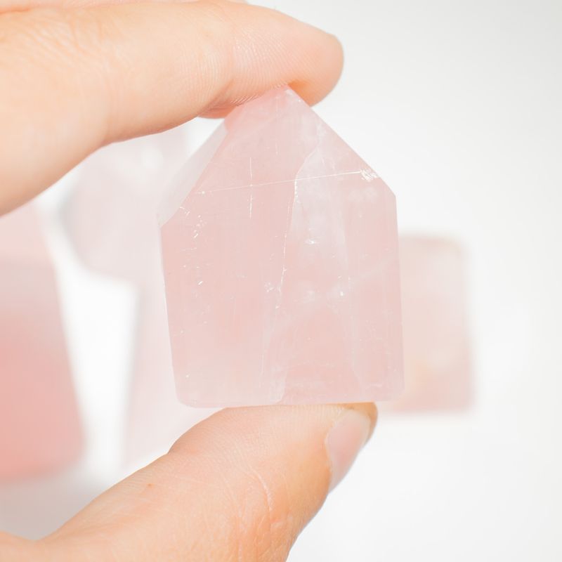 Puntas de gemas aproximadamente 6 cm (0,5 kg) - Cuarzo rosa indio (aproximadamente 8 piezas)
