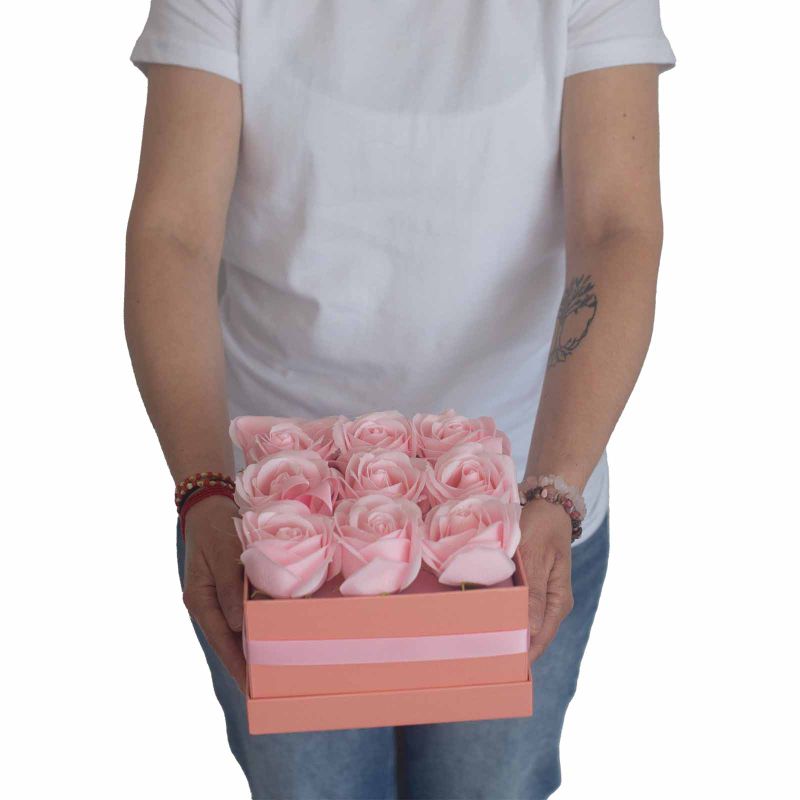 Coffret Cadeau de Fleurs de Savon - 9 Roses Roses - Carré