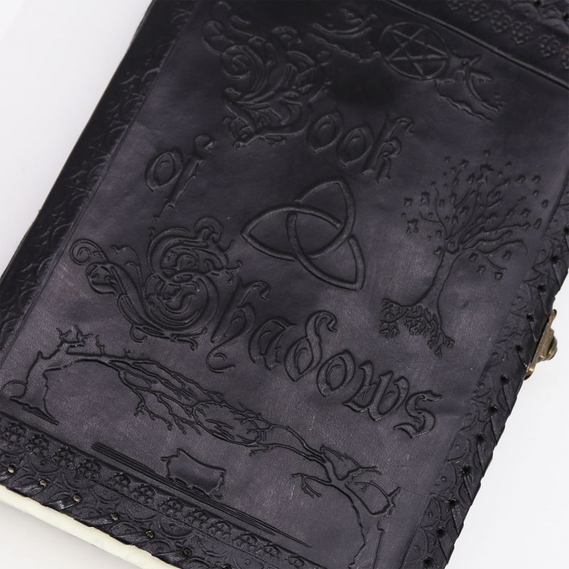 Голяма книга на сенките - черна - 200 страници - с неравни ръбове - 25x18x3 см