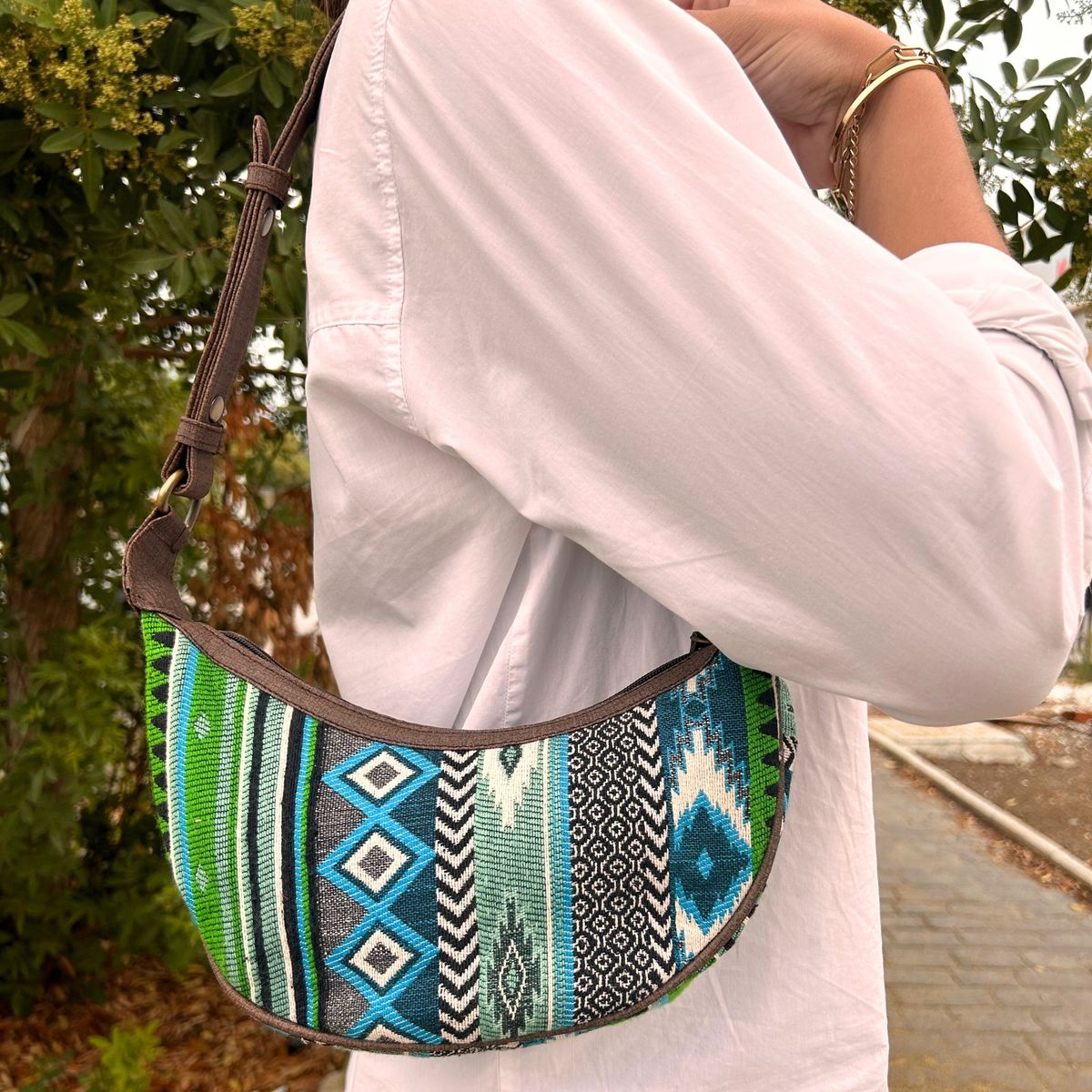 Mala Hobo em Jacquard - Verdes Ousados (alça castanha)